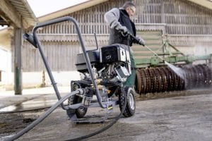 Karcher HD 8/23 G Classic Benzin Motorlu Soğuk Basınçlı Yıkama Makinesi 230 Bar