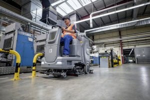 Karcher B 110 R Classic Akülü Binicili Zemin Temizleme Makinesi