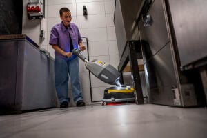 Karcher K-Mop 46 Bp Pack Akülü Zemin Temizleme Makinesi